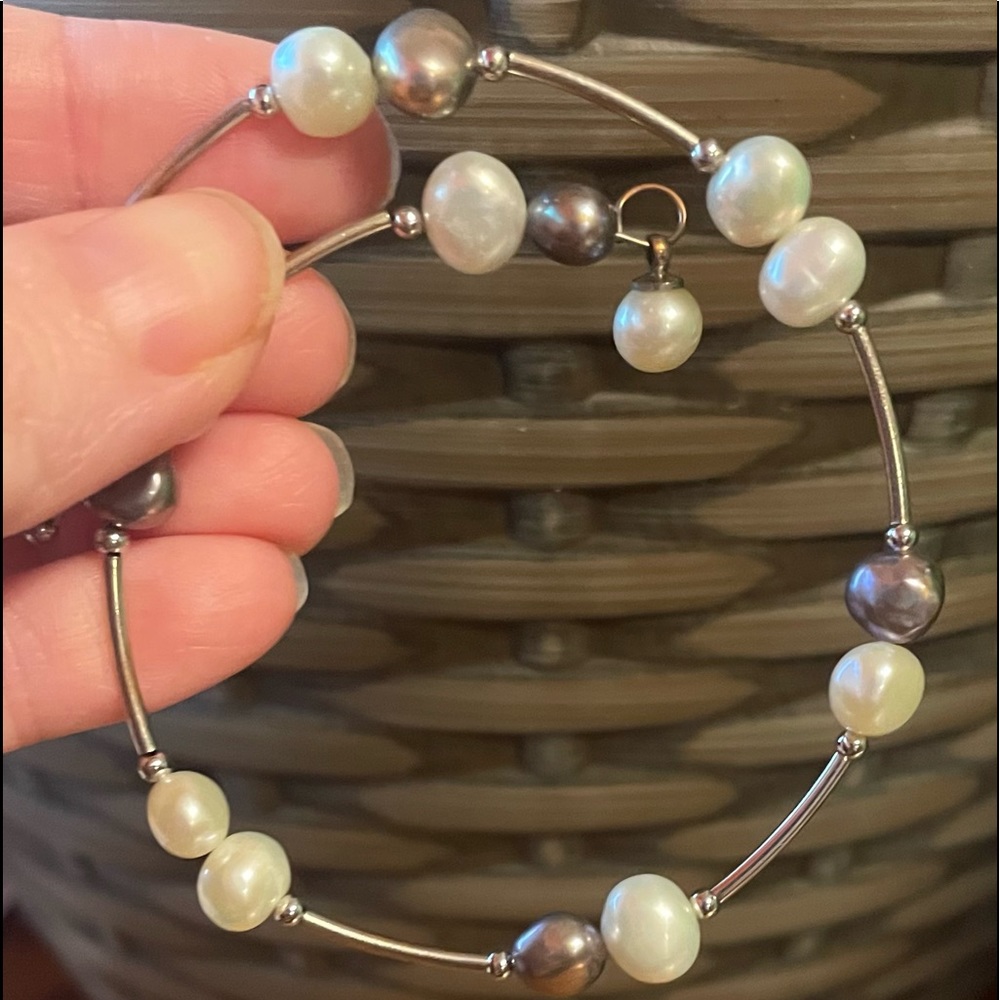 Vantel Pearls wrap bracelet